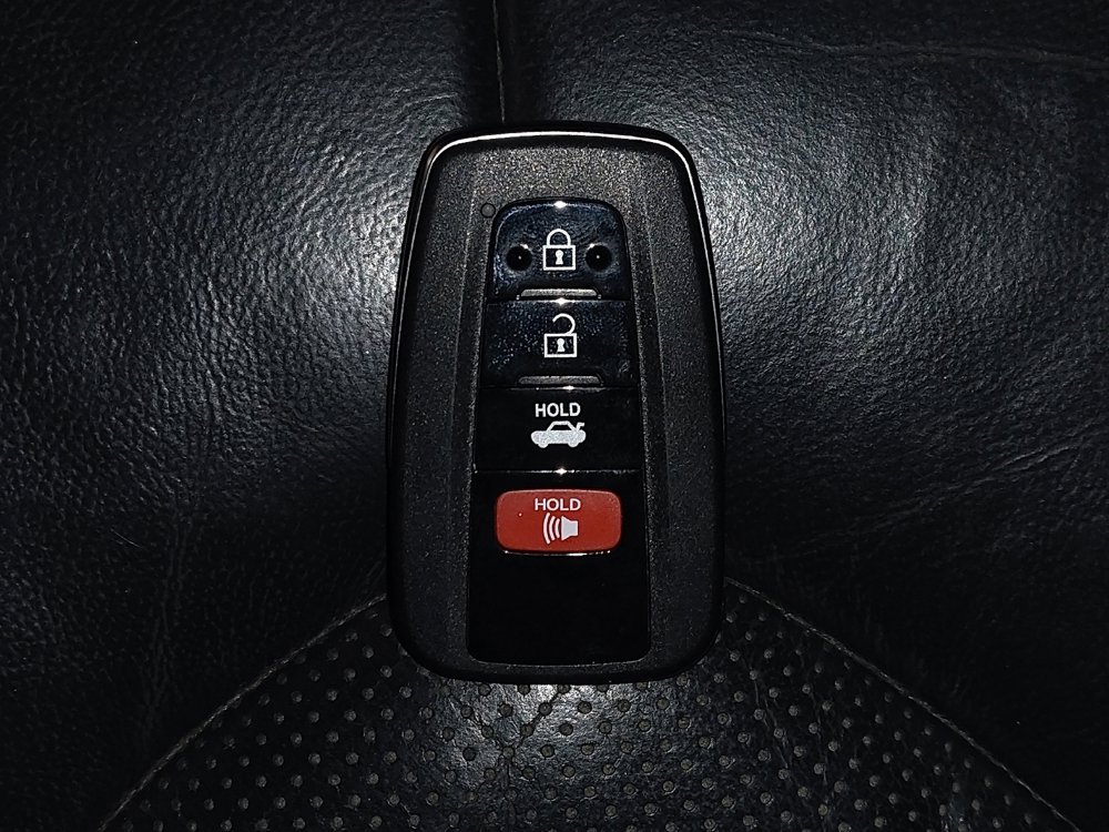 Used 2018 Toyota Camry XLE image 32