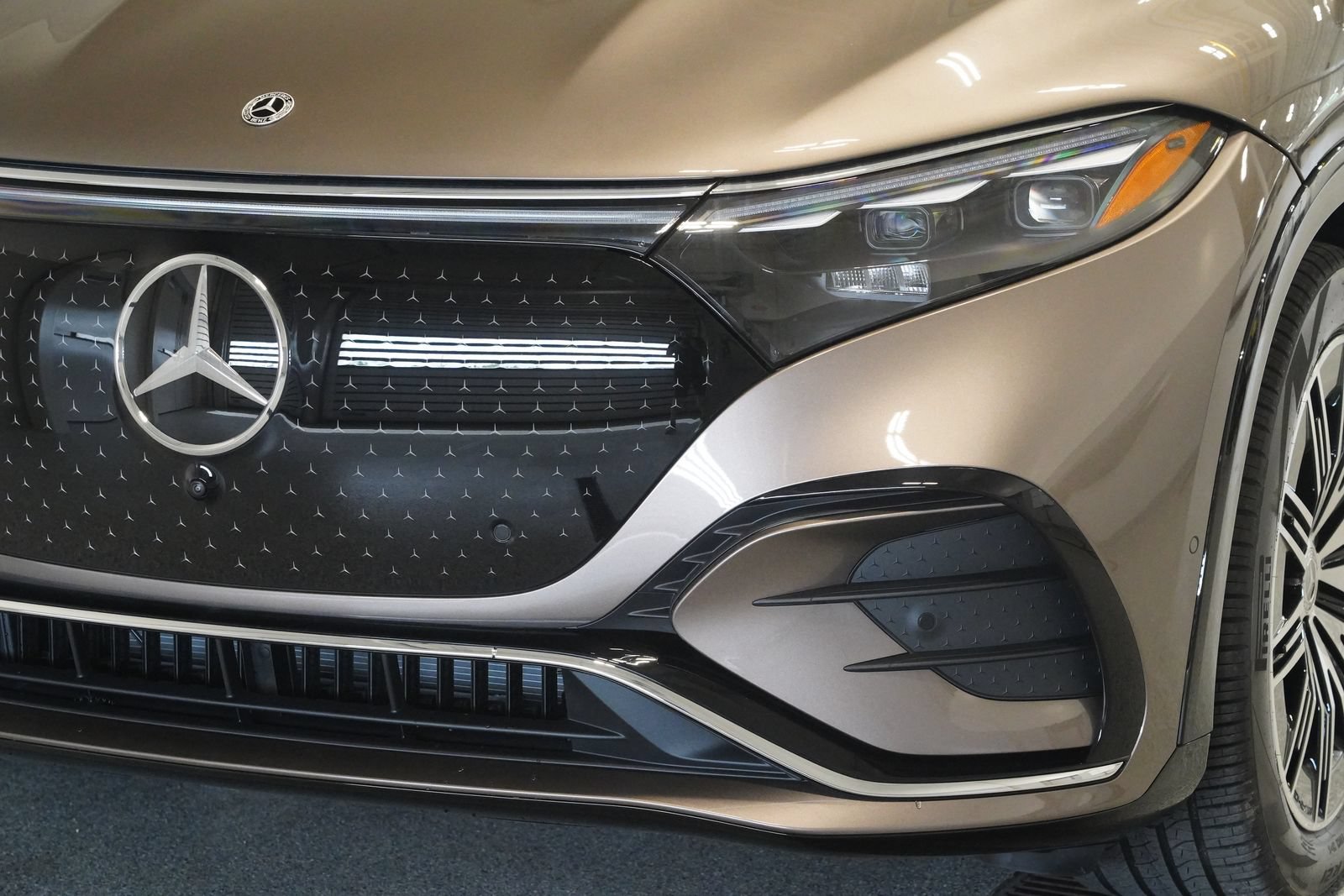 New 2027 Mercedes-Benz EQS 400 4MATIC SUV image 8