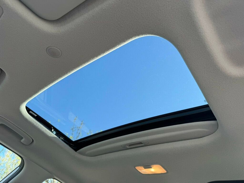 Used 2025 Hyundai Venue SEL image 7