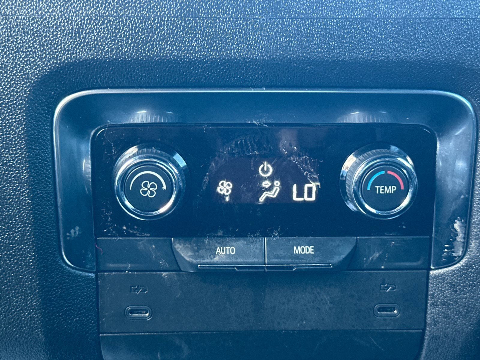 Used 2025 Chevrolet Suburban RST image 13