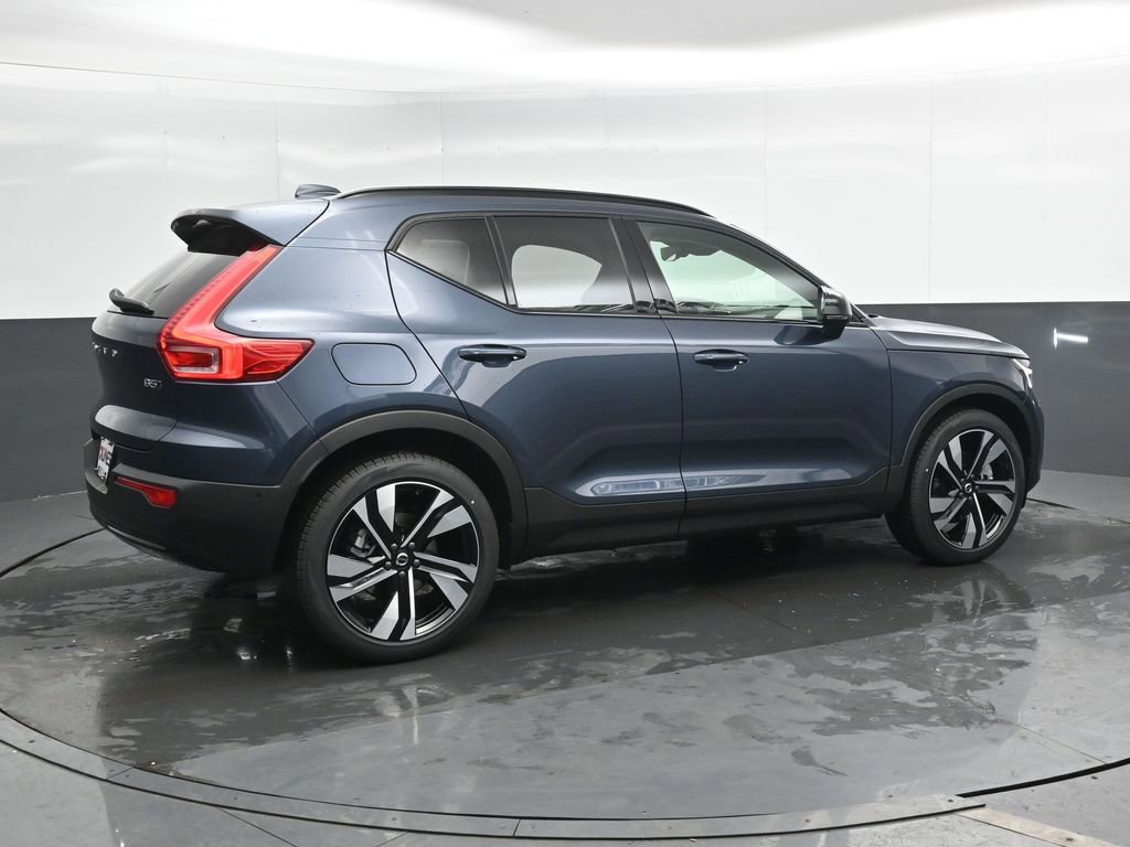 New 2026 Volvo XC40 B5 Ultra w/ Climate Package image 2