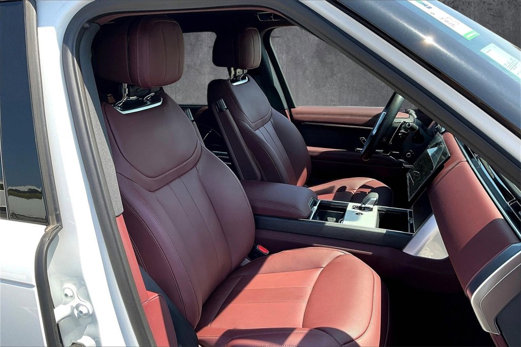 New 2025 Land Rover Range Rover SE image 10