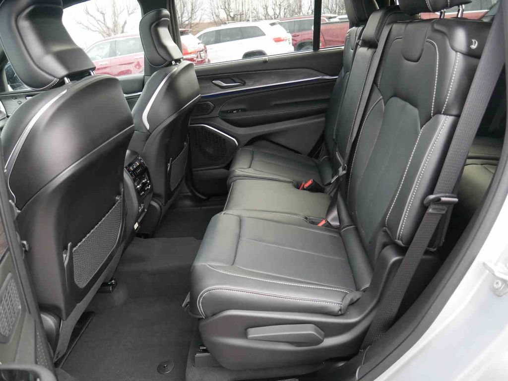 New 2025 Jeep Grand Cherokee L Overland w/ Advanced Protech Group III AWD/4WD image 16
