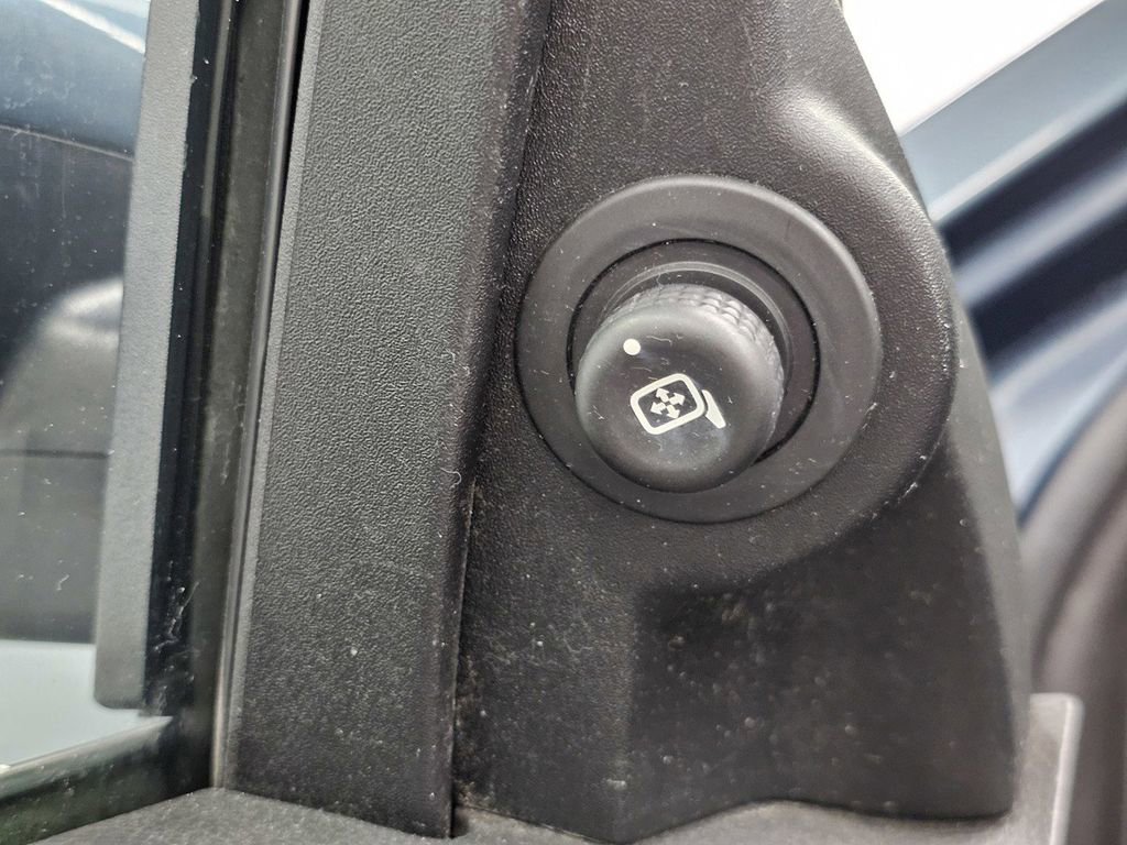 Used 2010 Ford Taurus SEL image 28