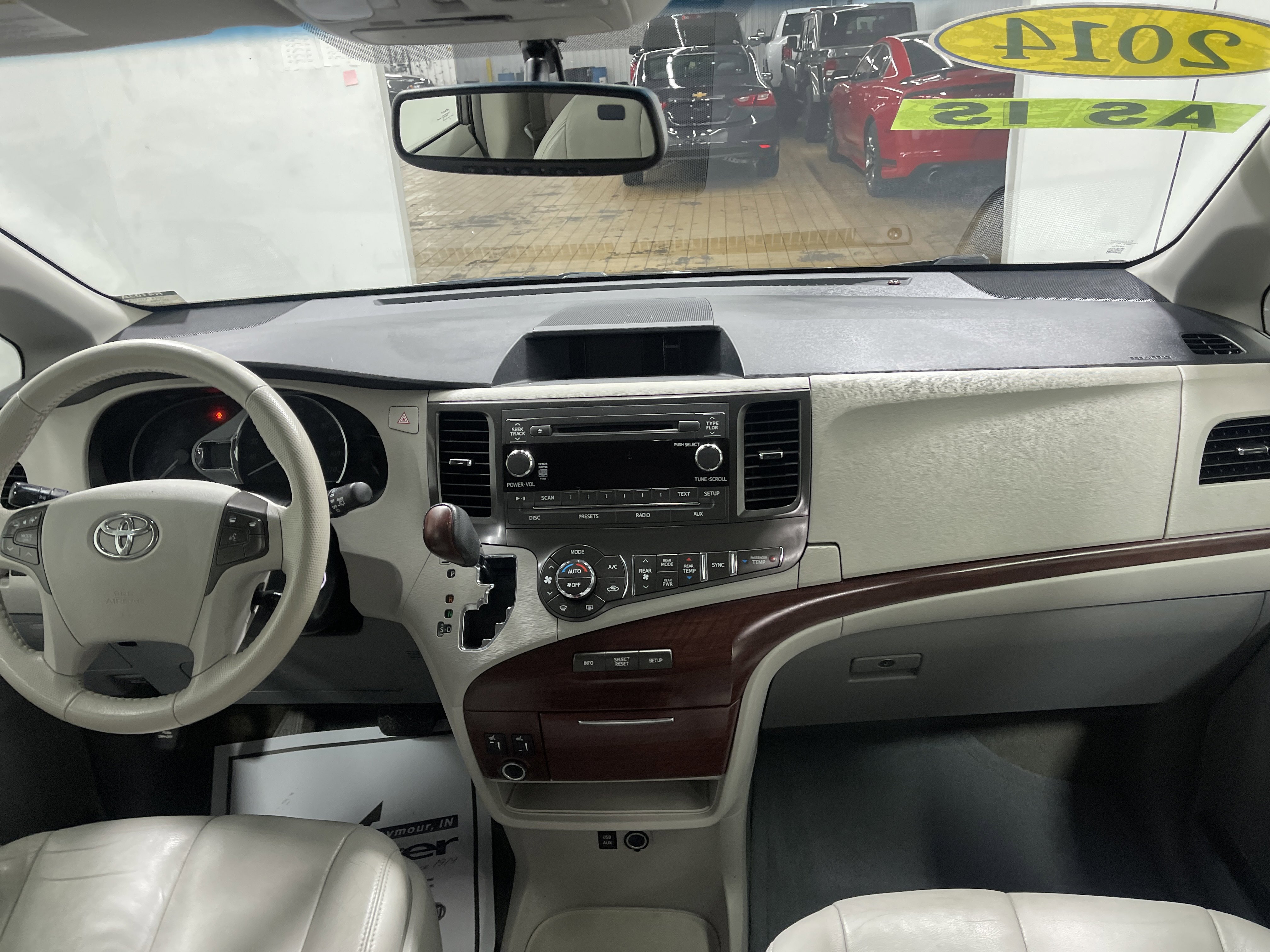 Used 2014 Toyota Sienna XLE image 21