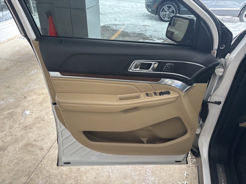Used 2017 Ford Explorer Limited image 6
