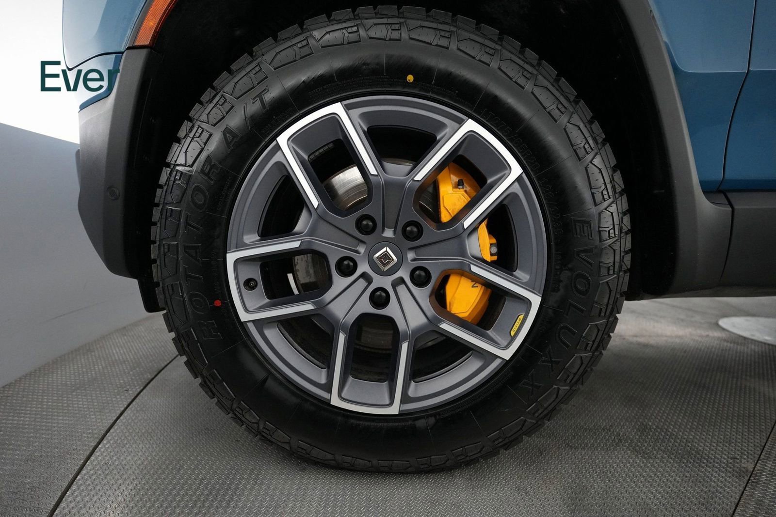 Used 2023 Rivian R1S Adventure image 17