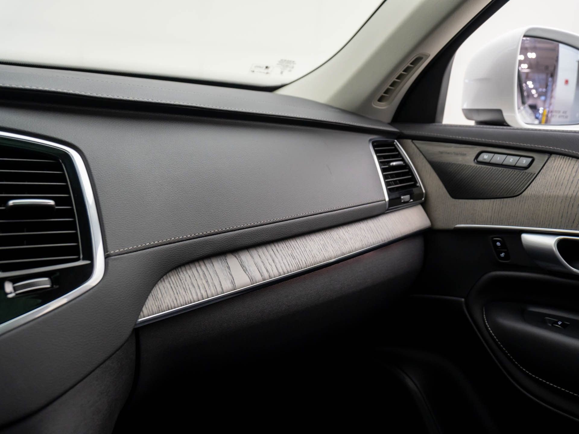 Used 2024 Volvo XC90 B6 Ultimate w/ Protection Package image 30