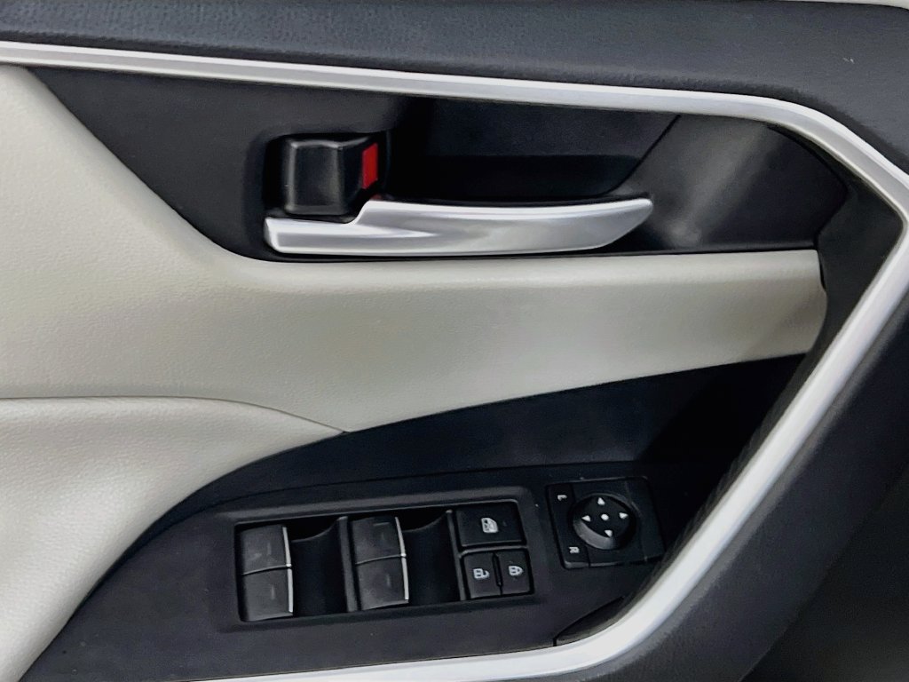 Used 2023 Toyota RAV4 XLE w/ Convenience Package FWD image 14