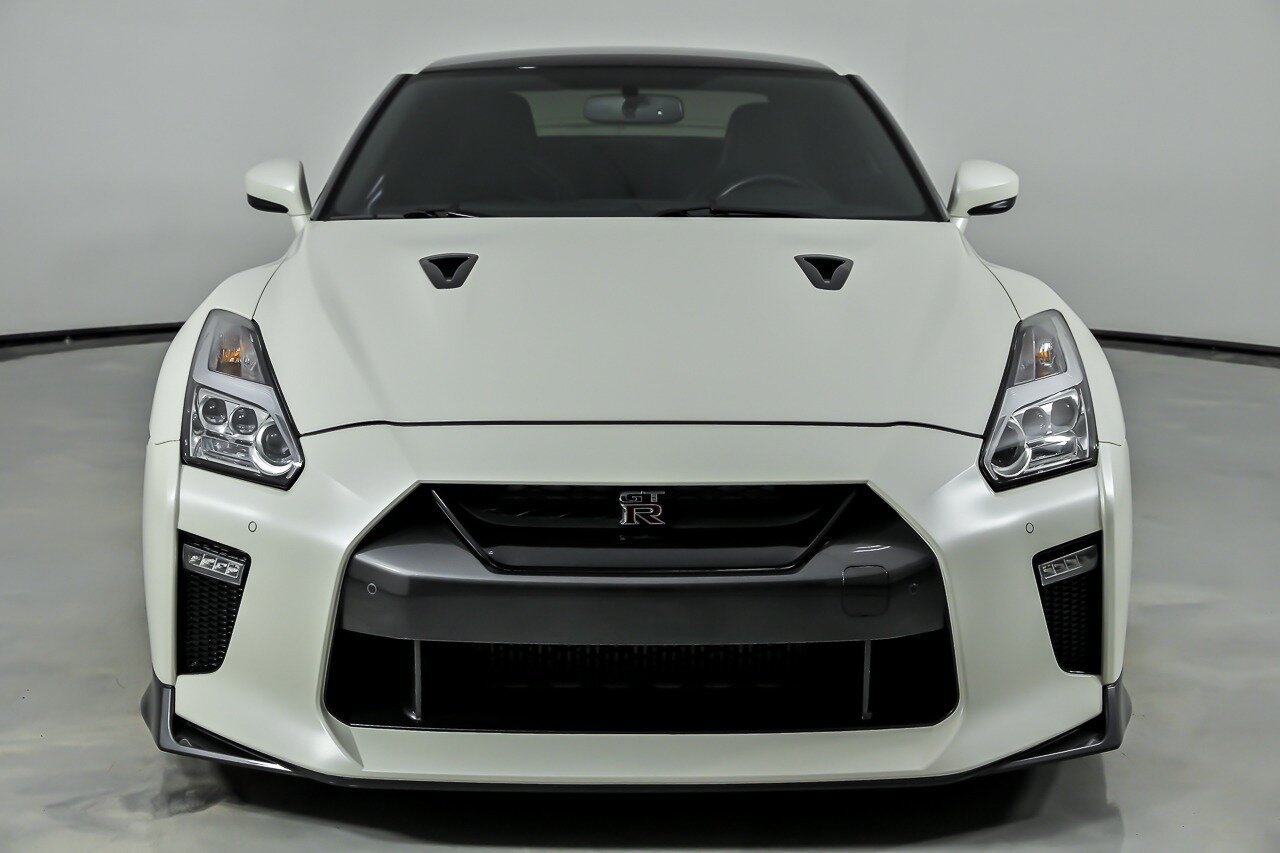 Used 2017 Nissan GT-R Premium AWD/4WD image 5