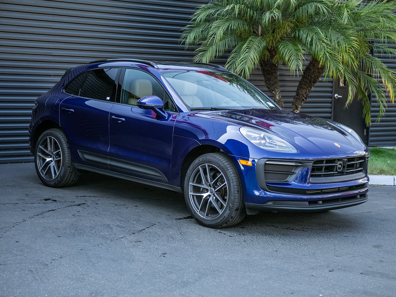 Certified 2026 Porsche Macan AWD/4WD image 7