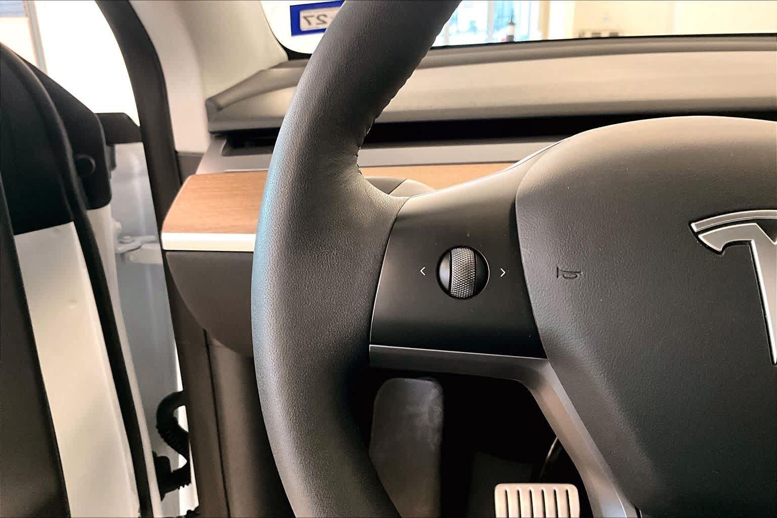 Used 2022 Tesla Model Y Performance AWD/4WD image 21