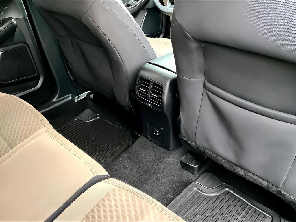 Used 2020 Ford Escape SE image 19