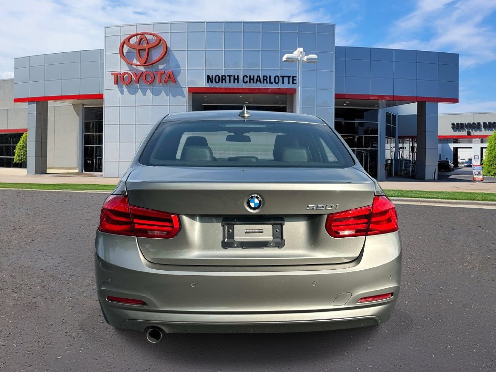 Used 2017 BMW 320i Sedan RWD image 6