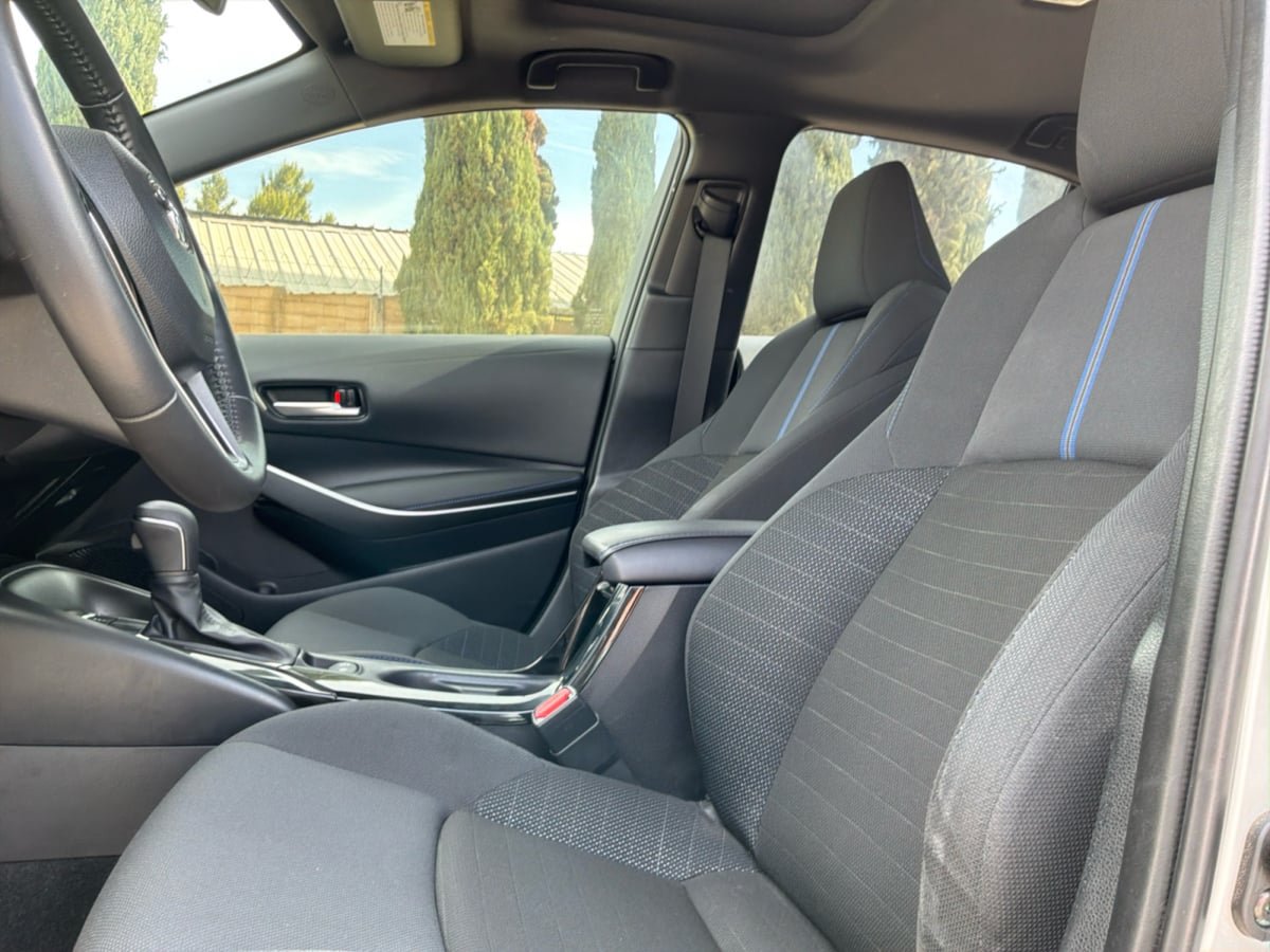 Used 2022 Toyota Corolla SE w/ SE Premium Package FWD image 18