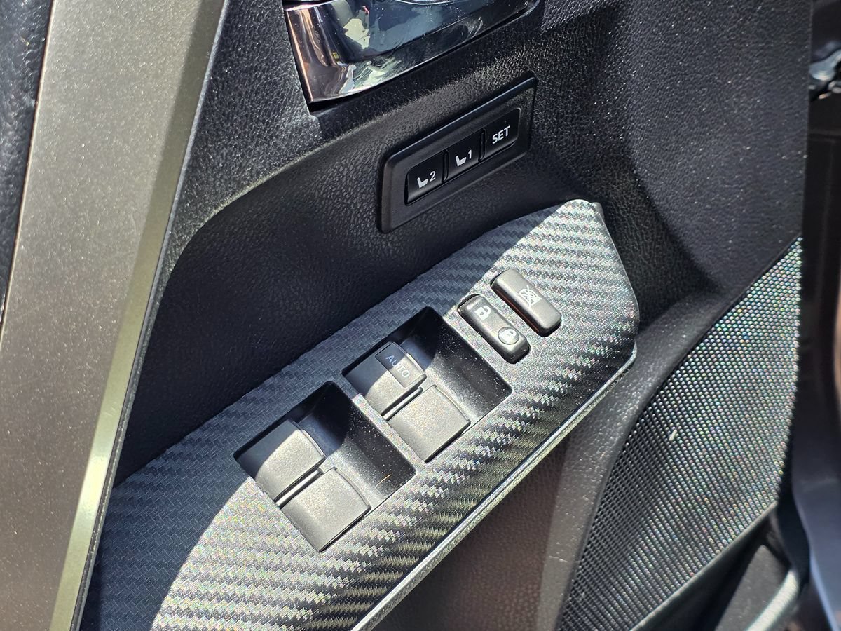 Used 2015 Toyota RAV4 Limited w/ Technology Package FWD image 29