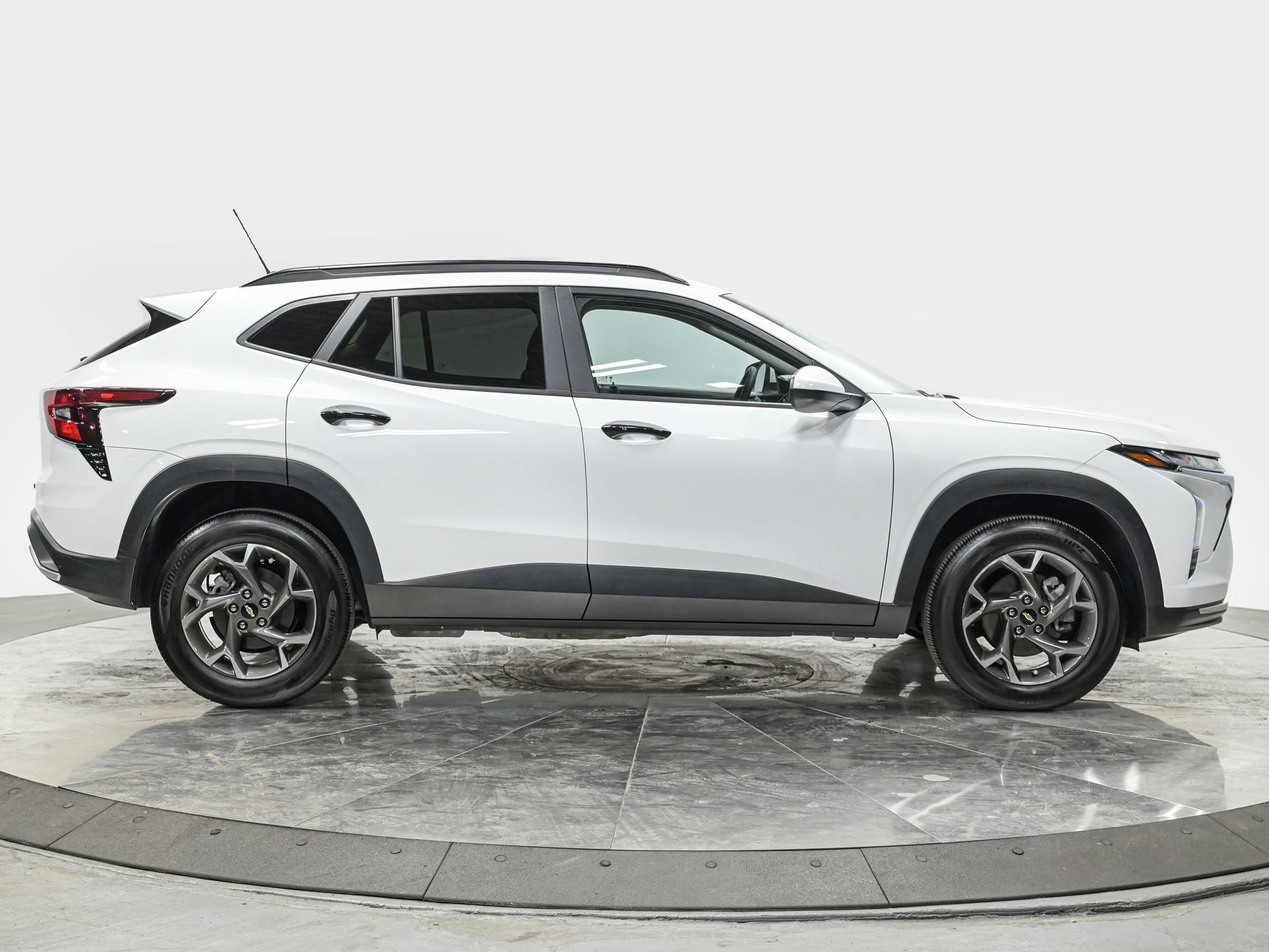 Used 2025 Chevrolet Trax LT w/ Driver Confidence Package FWD image 10
