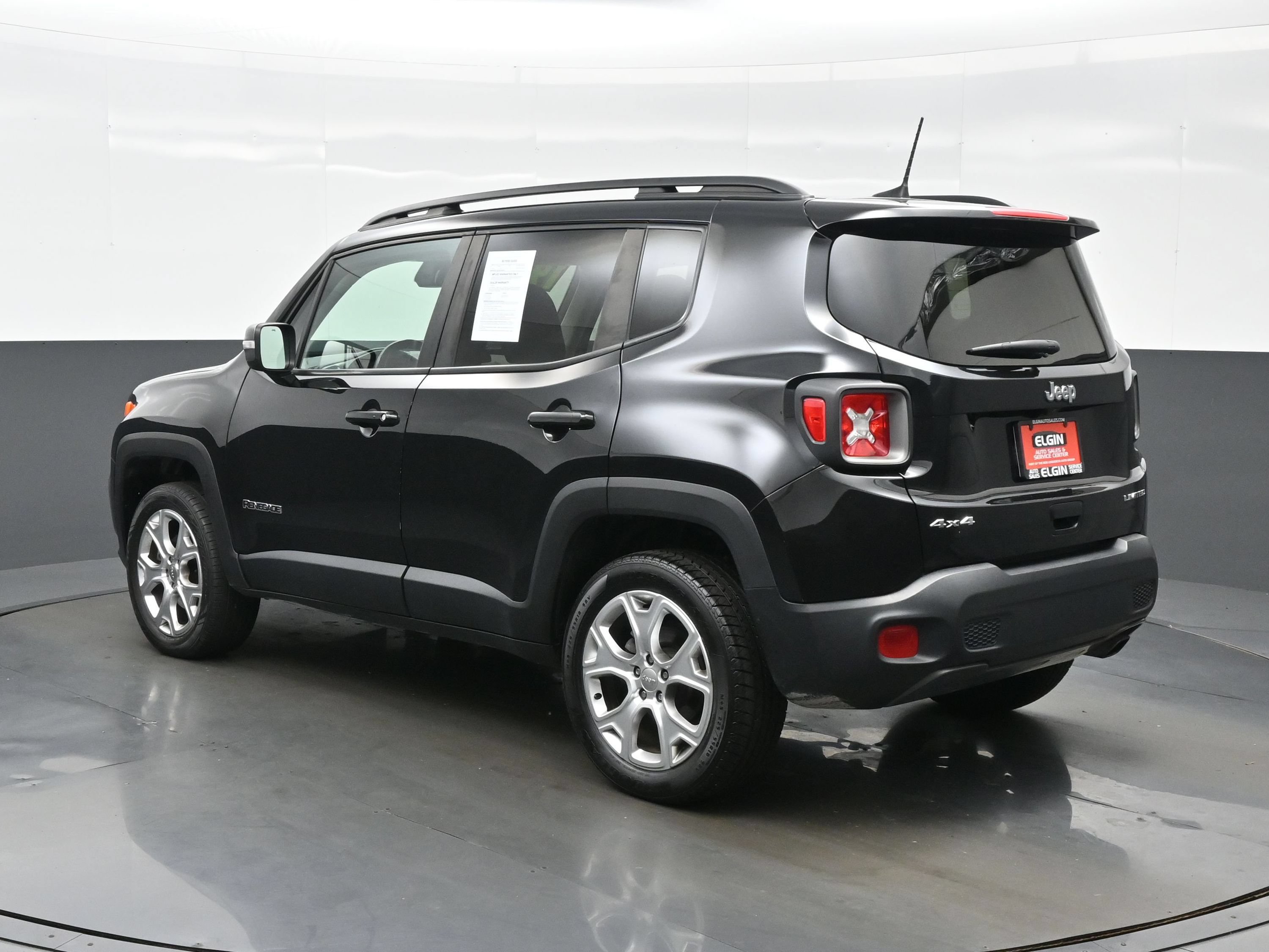 Used 2019 Jeep Renegade Limited w/ UConnect 8.4 Nav Group AWD/4WD image 4