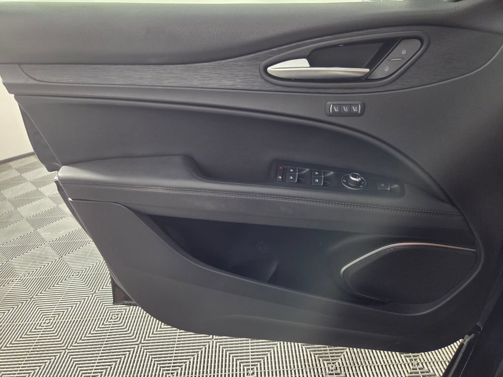 Used 2023 Alfa Romeo Stelvio Sprint RWD image 19