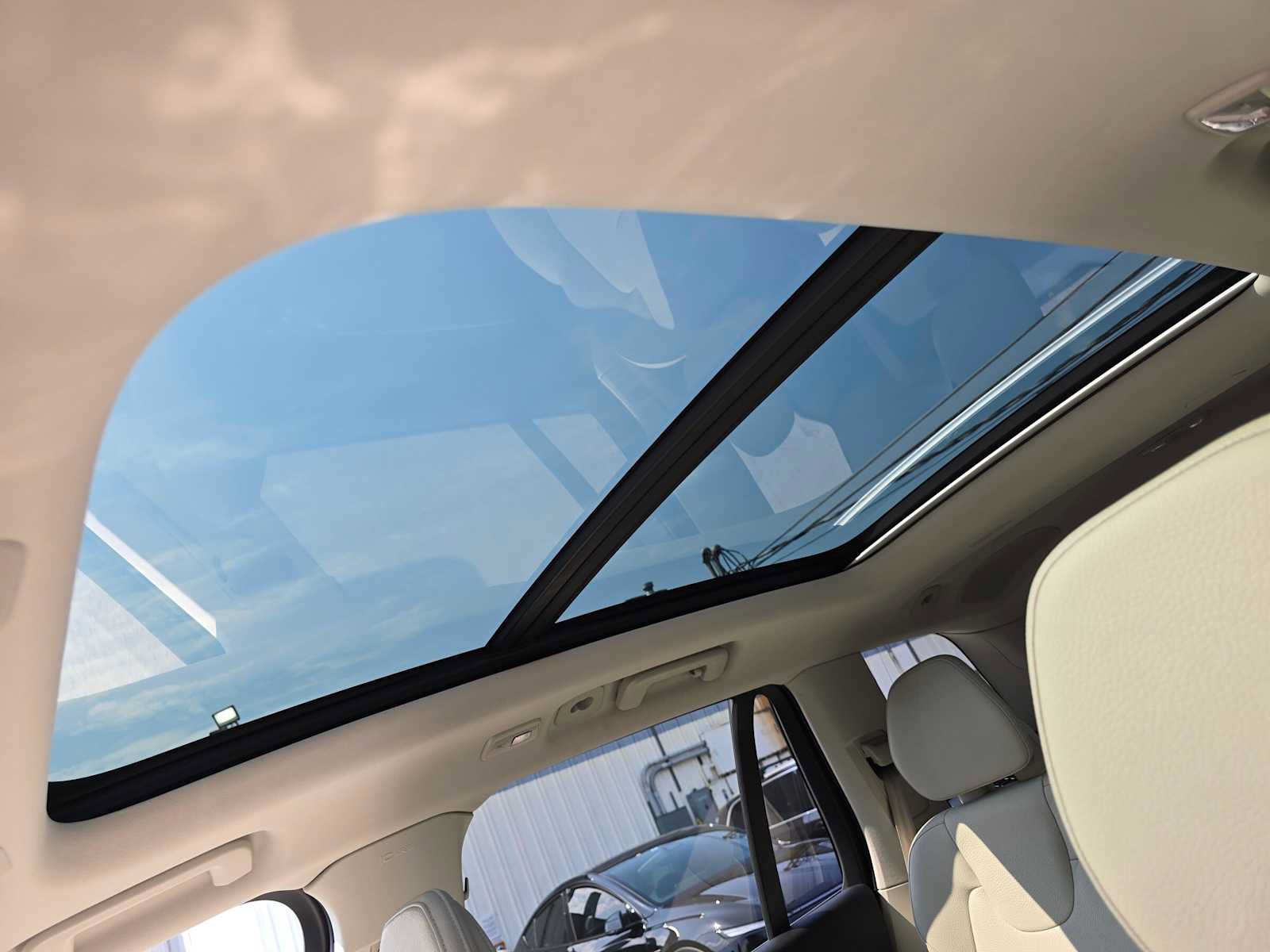 Certified 2023 Volvo XC90 T8 Plus AWD/4WD image 25