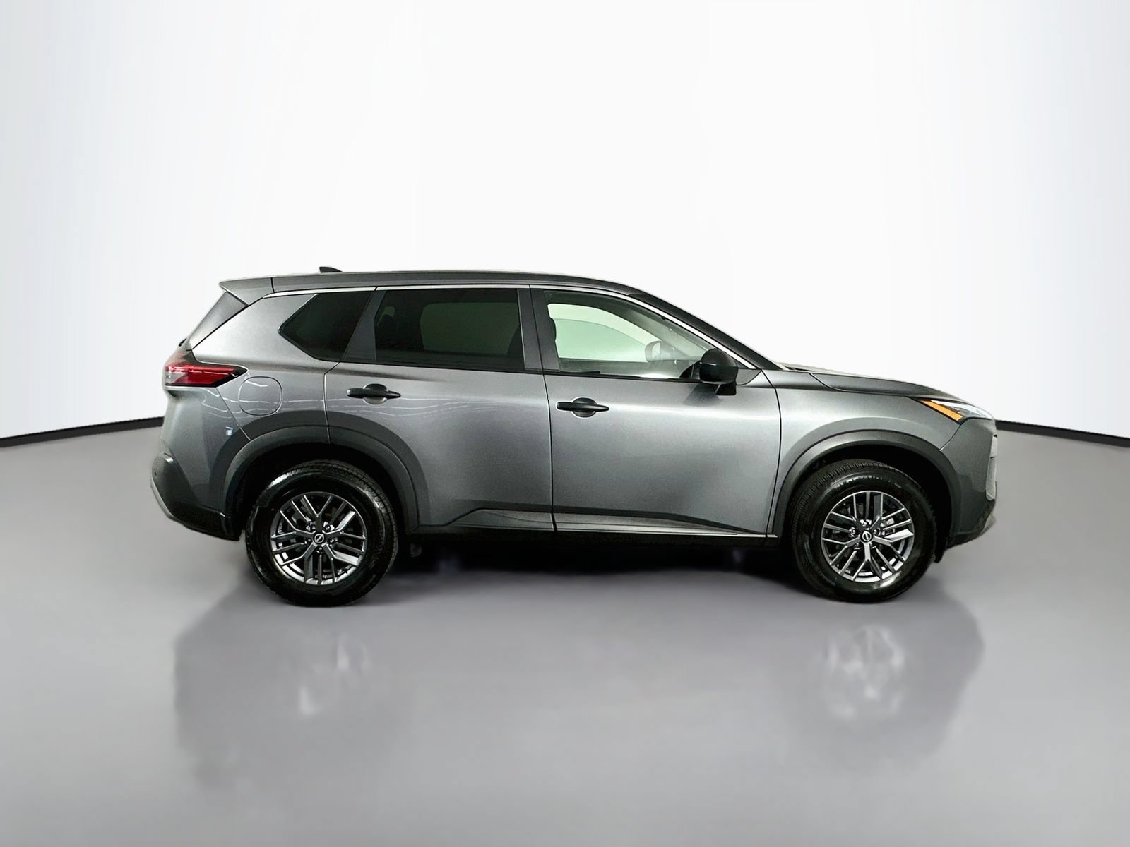 Used 2023 Nissan Rogue S AWD/4WD image 9