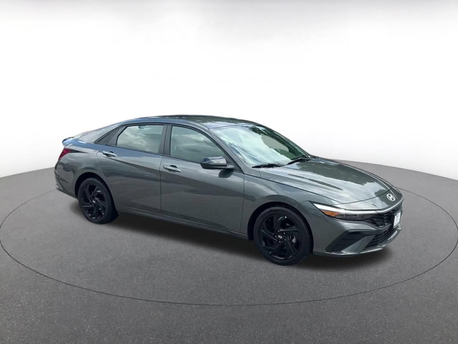 Used 2026 Hyundai Elantra Sport FWD image 2
