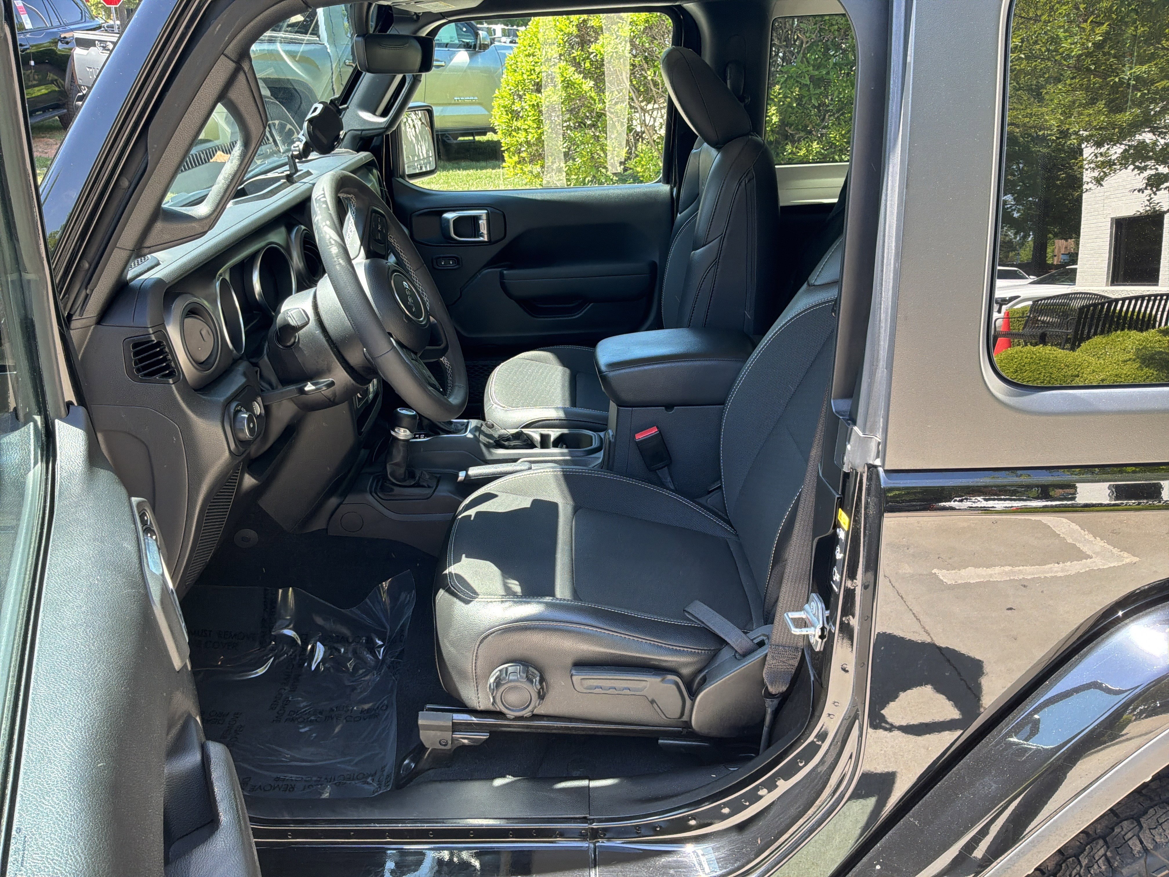 Used 2023 Jeep Wrangler Sport AWD/4WD image 16