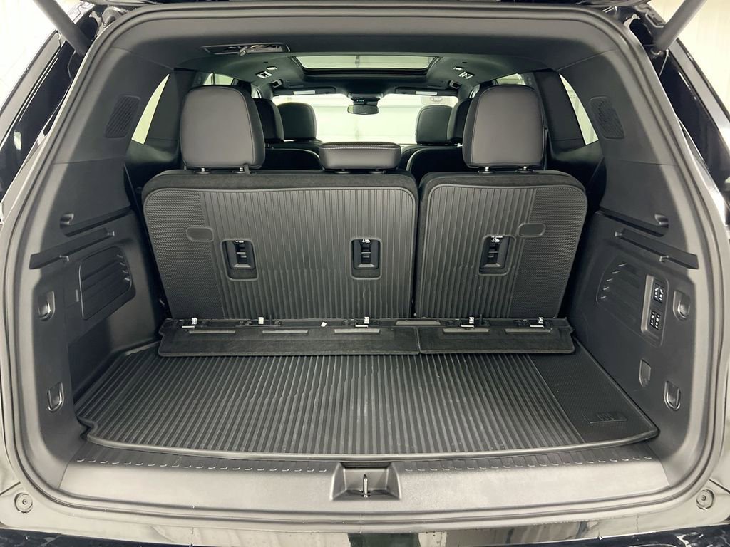Used 2025 Buick Enclave Avenir w/ LPO, Floor Liner Package FWD image 26