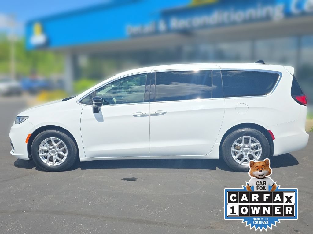 Used 2024 Chrysler Pacifica Touring-L FWD video 3