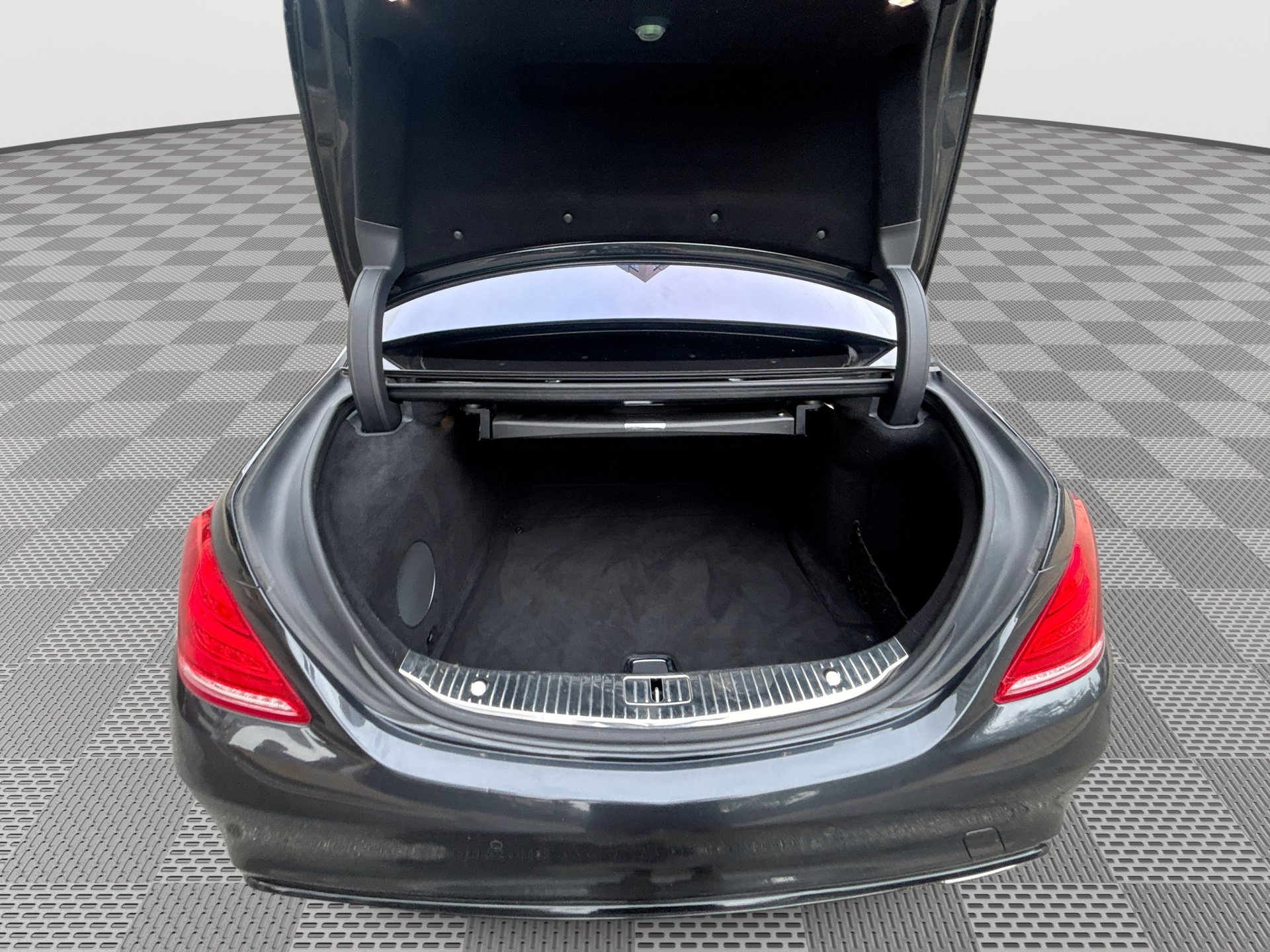 Used 2016 Mercedes-Benz S 550 Sedan image 22