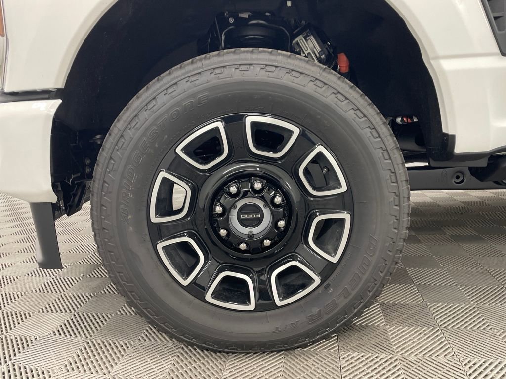 New 2026 Ford F350 Platinum w/ FX4 Off-Road Package image 10