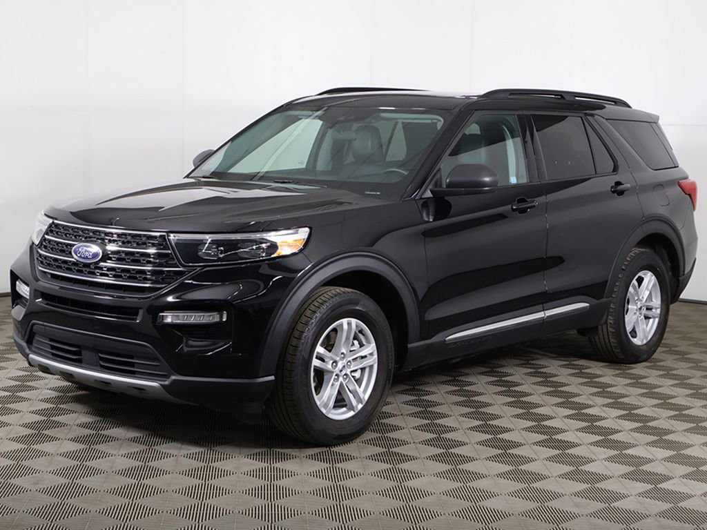 Used 2024 Ford Explorer XLT w/ Equipment Group 202A AWD/4WD image 8