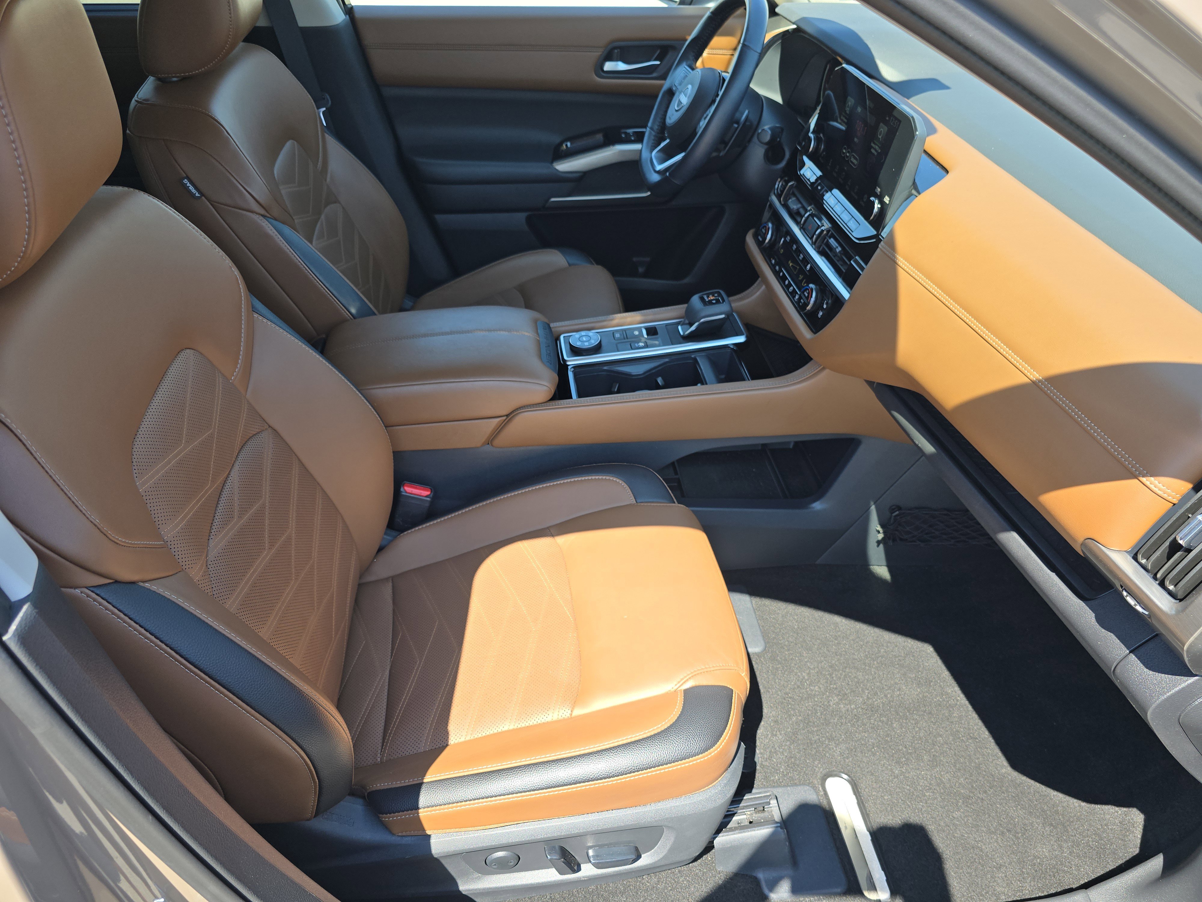 Used 2024 Nissan Pathfinder Platinum image 35