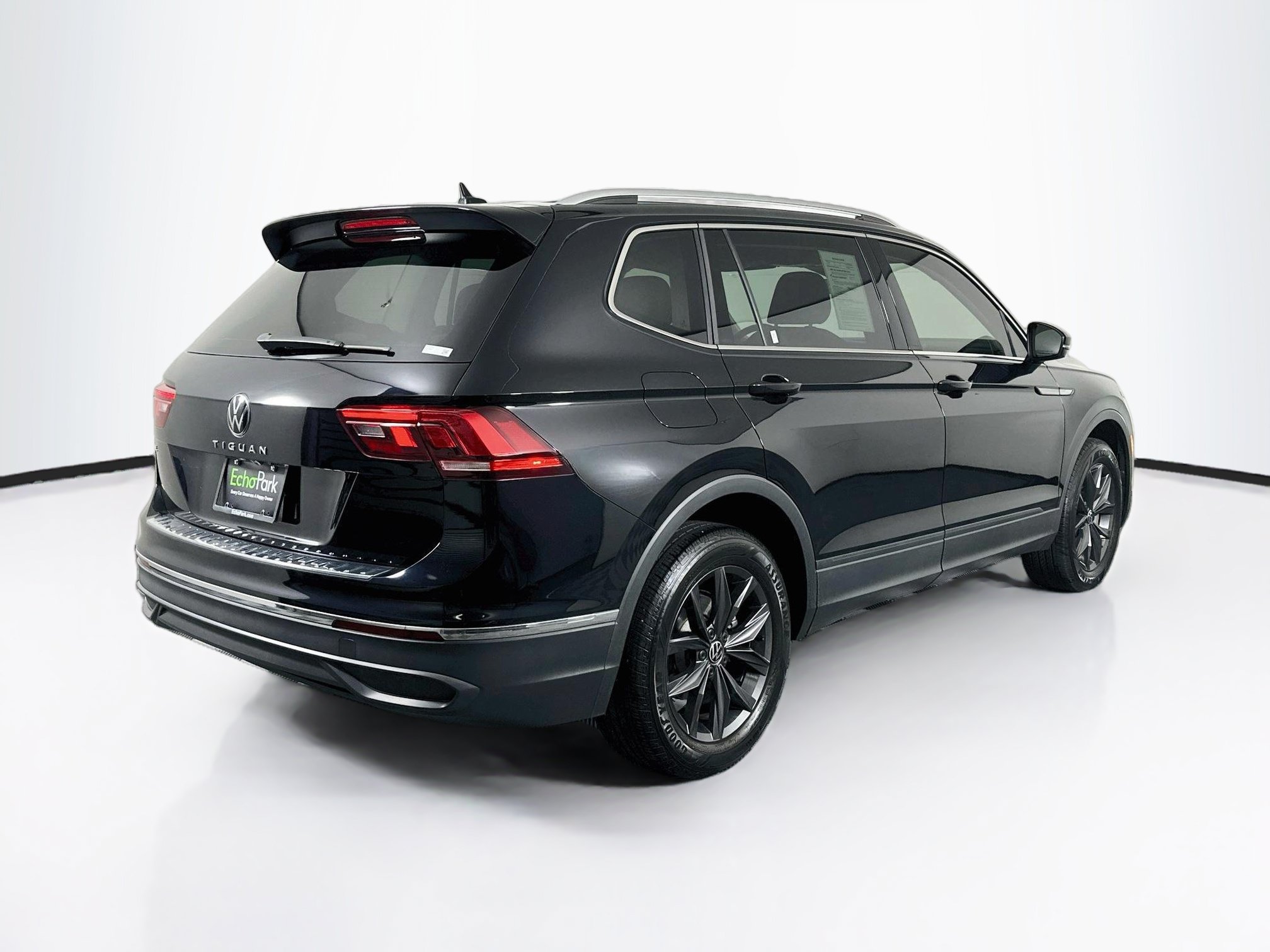 Used 2023 Volkswagen Tiguan SE FWD image 9