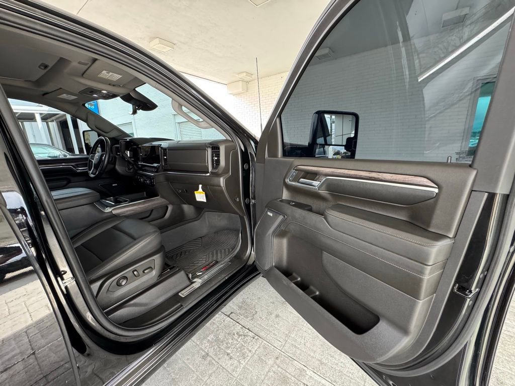 Used 2024 Chevrolet Silverado 2500 LTZ w/ LTZ Convenience Package image 15