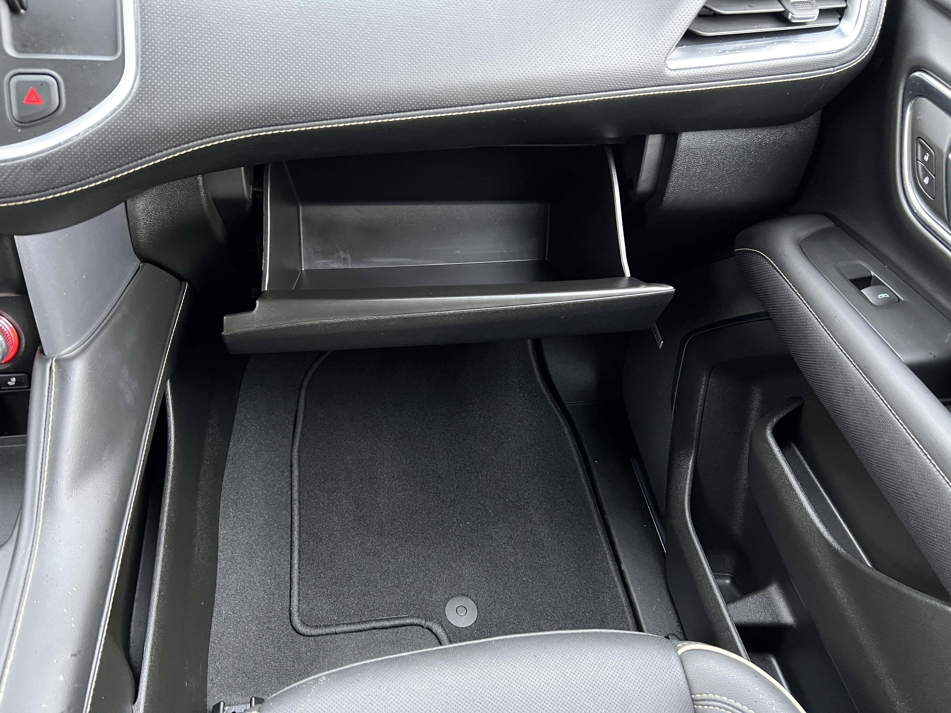 Used 2024 GMC Yukon SLT w/ SLT Luxury Package image 39