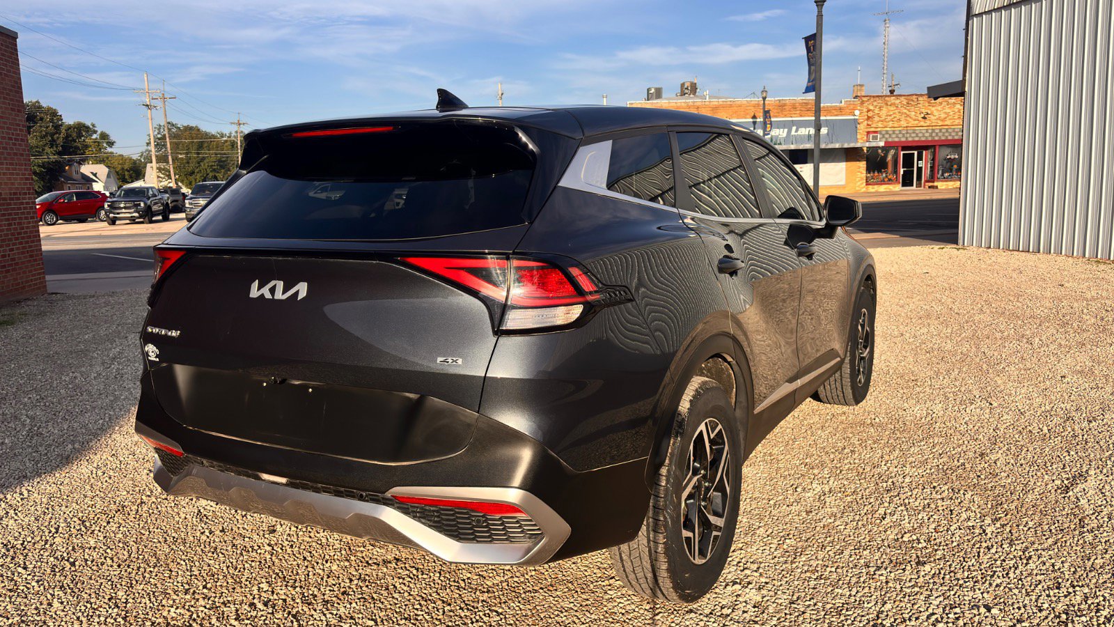 Used 2023 Kia Sportage LX image 3