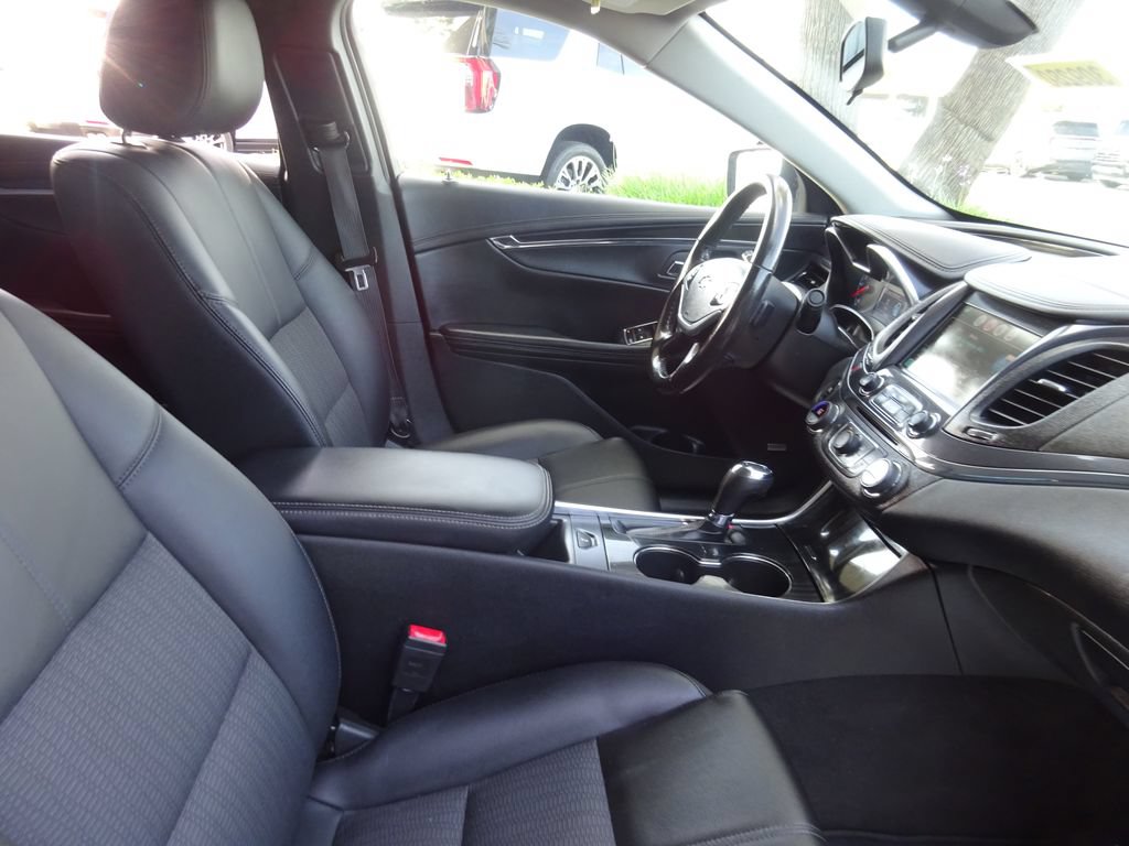 Used 2018 Chevrolet Impala LT w/ LT Entertainment Package FWD image 16