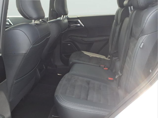 Used 2025 Mitsubishi Outlander SE AWD/4WD image 13