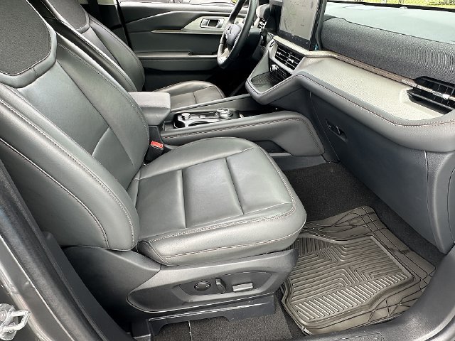 Used 2025 Ford Explorer Active w/ Active Comfort Package AWD/4WD image 10