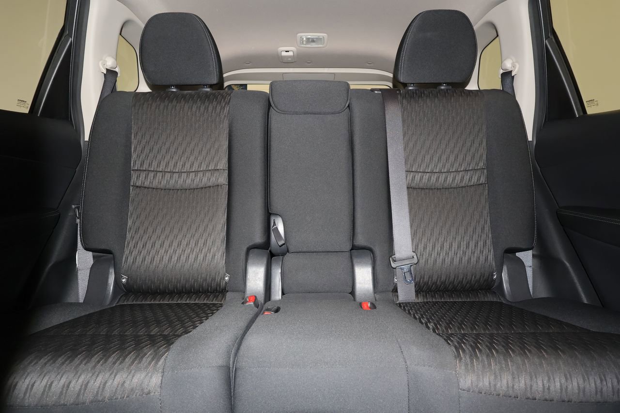 Used 2017 Nissan Rogue SV w/ SV Premium Package image 30