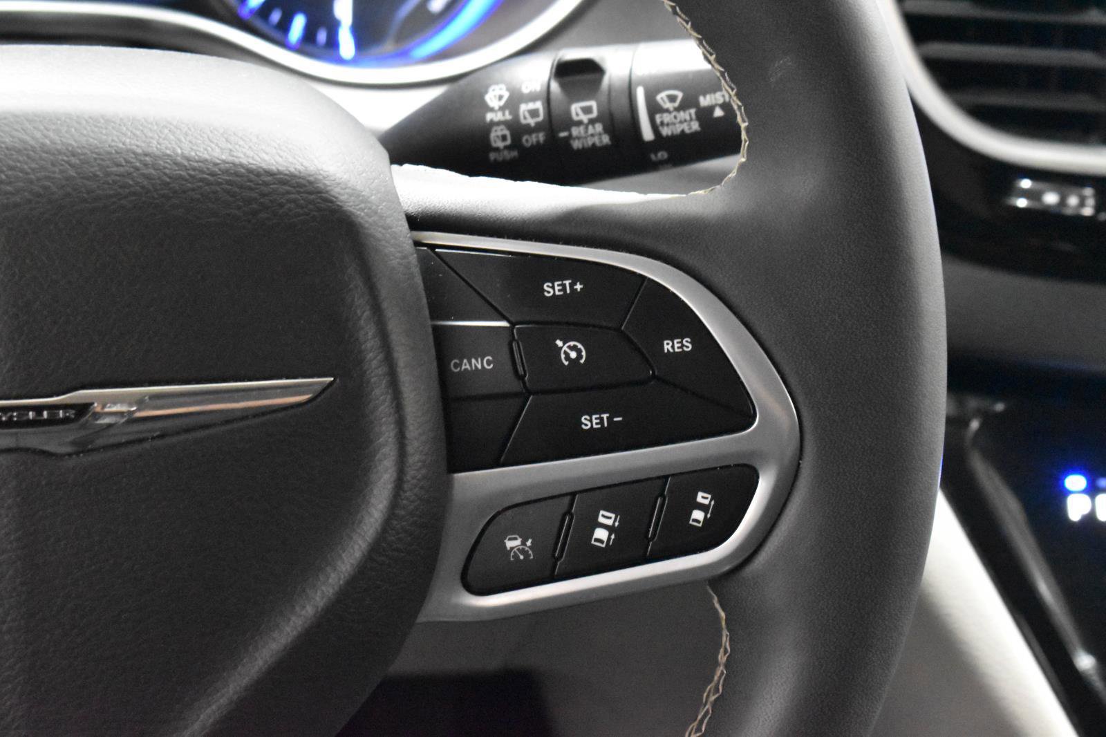 Used 2024 Chrysler Pacifica Touring-L image 10