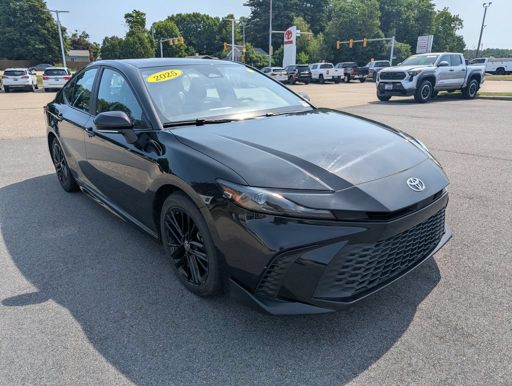Used 2025 Toyota Camry SE FWD image 8