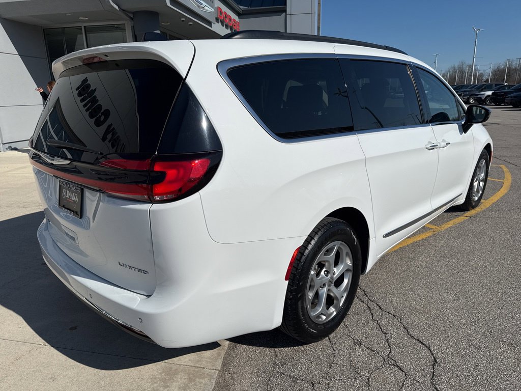 Used 2023 Chrysler Pacifica Limited FWD image 9