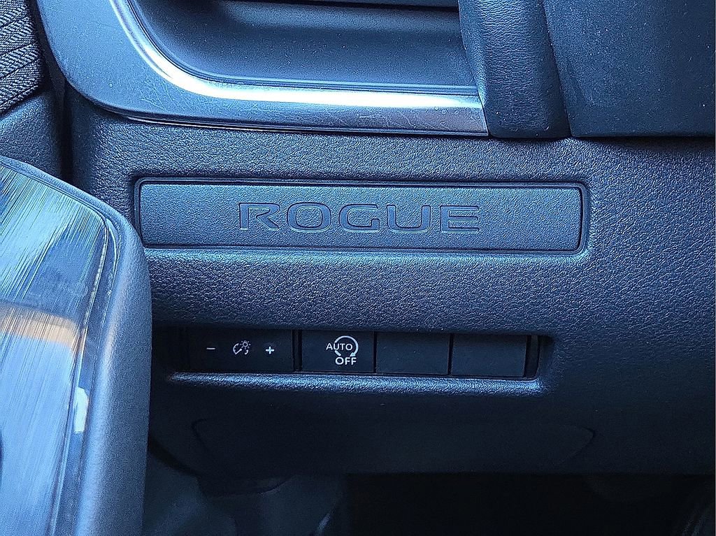 Used 2023 Nissan Rogue S image 22