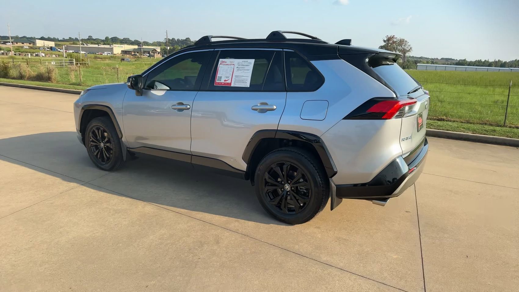 Used 2023 Toyota RAV4 XSE AWD/4WD image 5