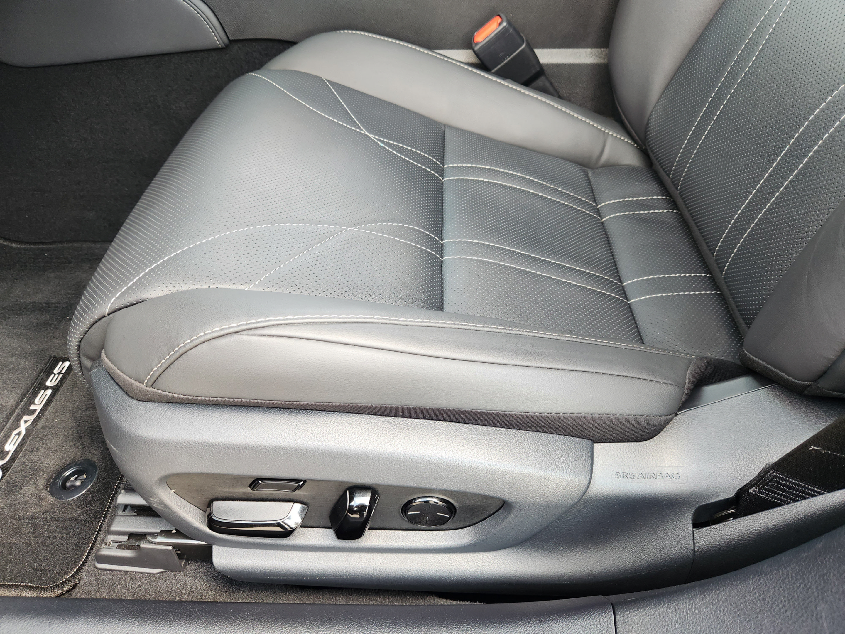 Used 2024 Lexus ES 350 Ultra Luxury w/ Accessory Package (Z2) FWD image 18