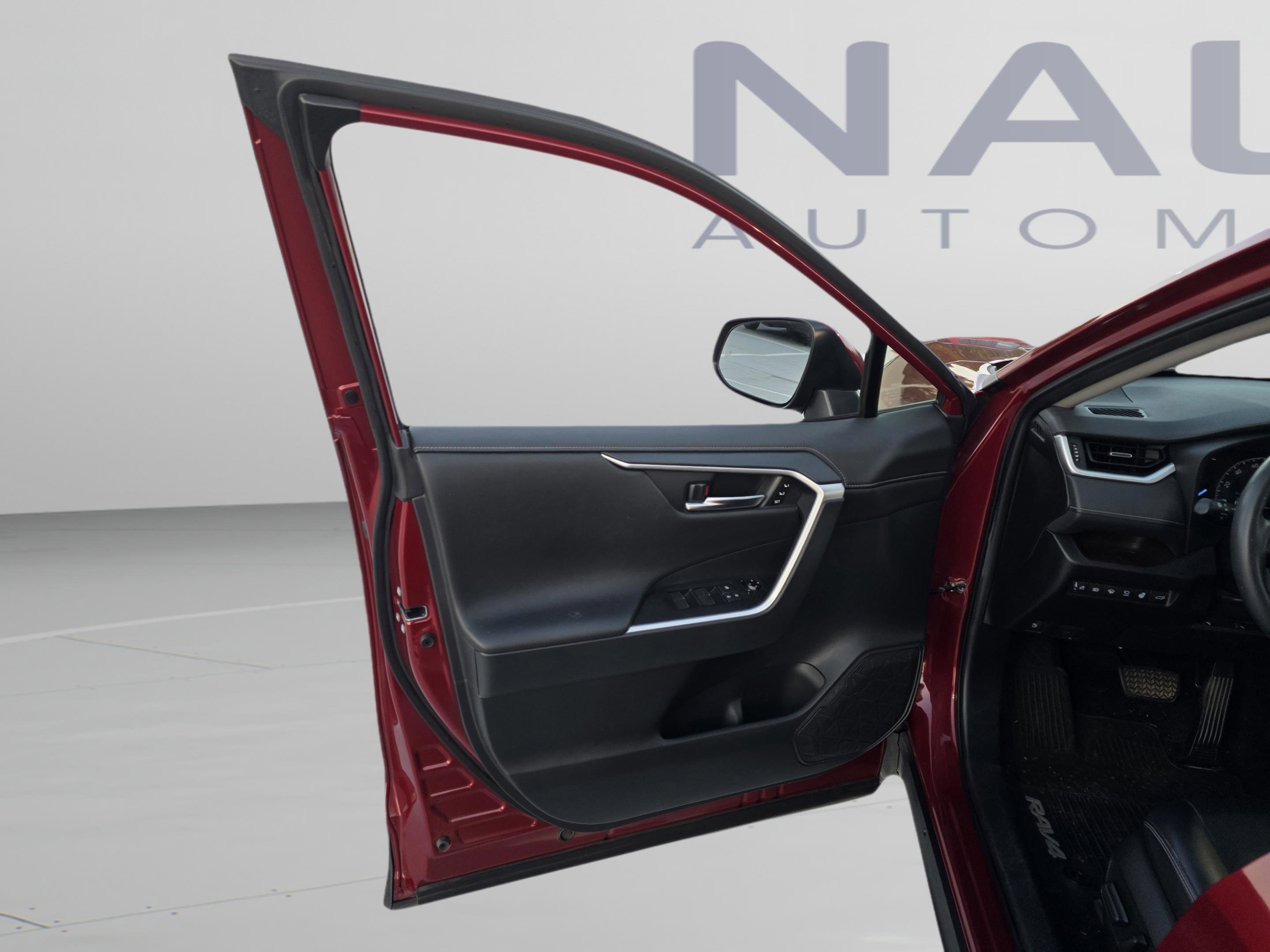 Used 2020 Toyota RAV4 Limited AWD/4WD image 18