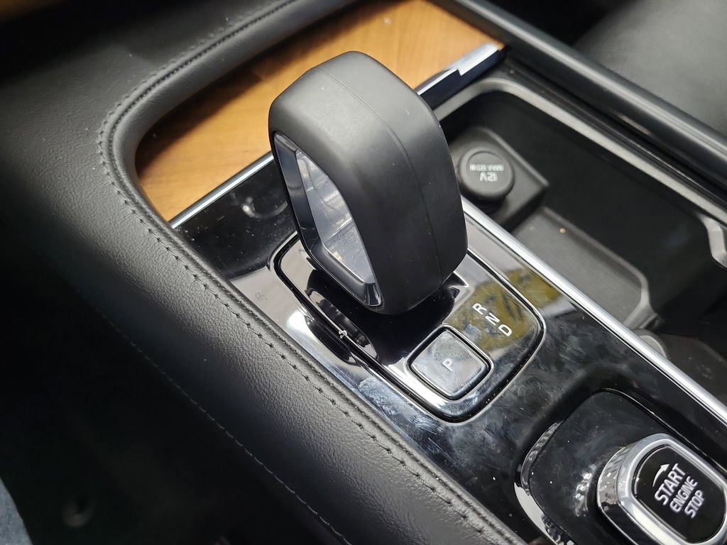 Used 2023 Volvo XC90 B6 Plus image 32