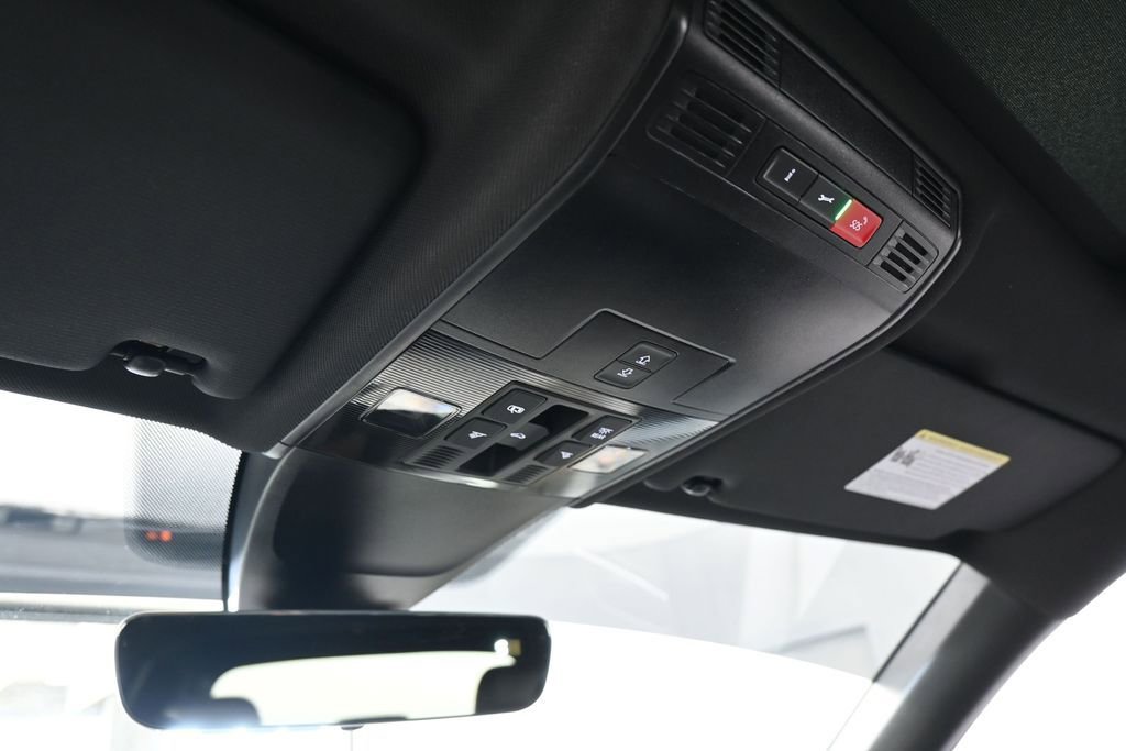 Used 2022 Volkswagen Tiguan SE R-Line image 23